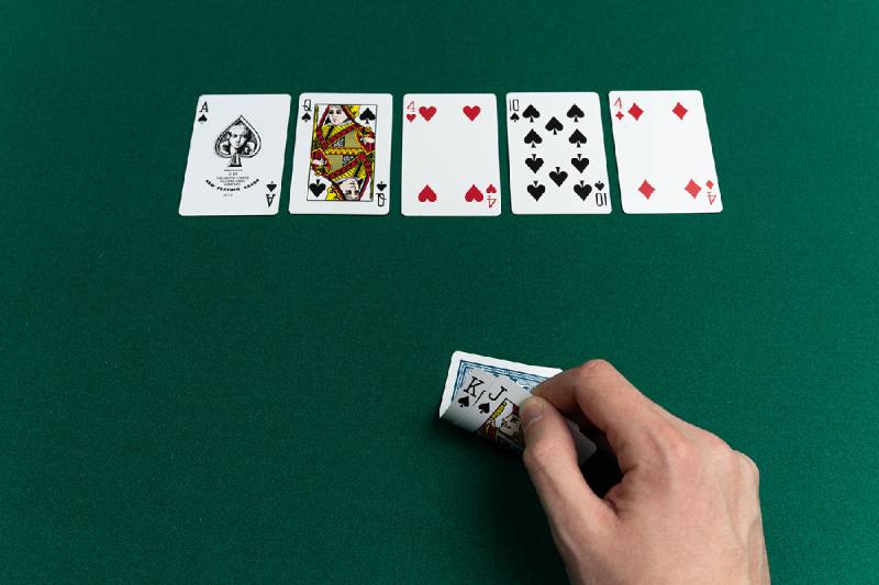 Sử dụng chiến thuật bluff hợp